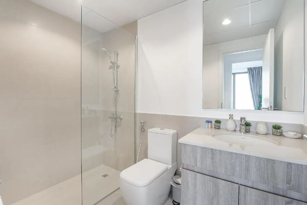 Modern 1-Bed Apartment With City Views Near Town Square Dubai 0*,